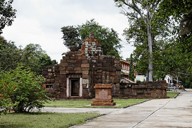 Prasat Sa Kamphaeng Noi-008